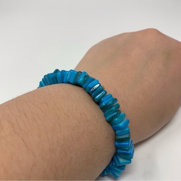 Blue Ocean Puka Shell Bracelet - Picture 4 of 4